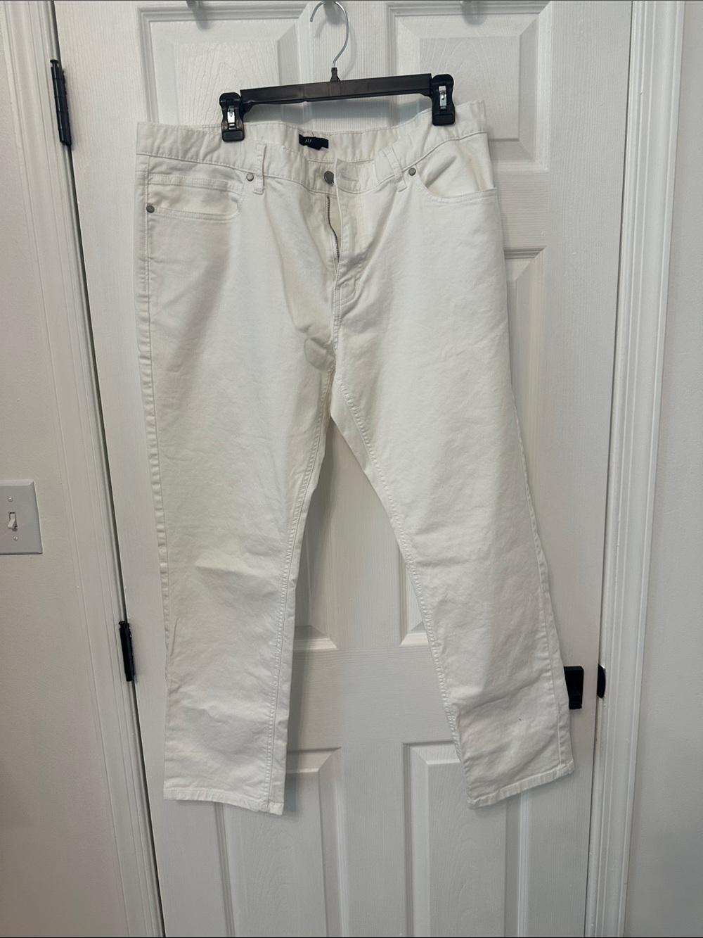 Men’s white denim jeans worn once